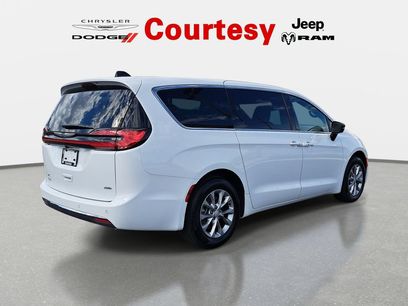 New 2026 Chrysler Pacifica Select