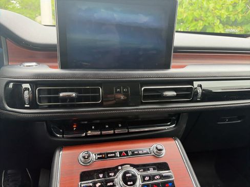 Used 2022 Lincoln Aviator Reserve w/ Equipment Group 201A AWD/4WD image 8