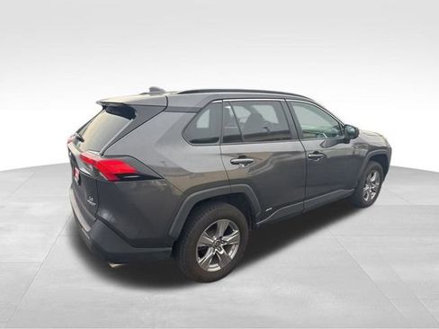 Used 2022 Toyota RAV4 LE AWD/4WD image 3
