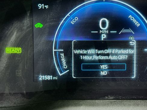 Used 2025 Toyota Camry SE FWD image 16