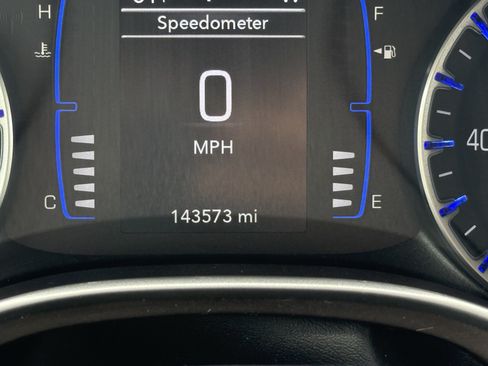 Used 2022 Chrysler Voyager LX FWD image 15