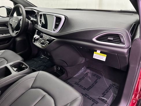 New 2026 Chrysler Pacifica Select AWD/4WD image 26
