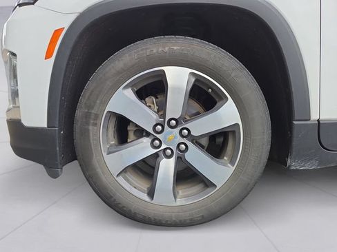 Used 2023 Chevrolet Traverse LT w/ LT Premium Package AWD/4WD image 9