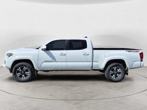Used 2017 Toyota Tacoma TRD Sport w/ Premium & Technology Package AWD/4WD image 2