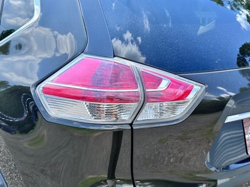 Used 2015 Nissan Rogue SV FWD image 9