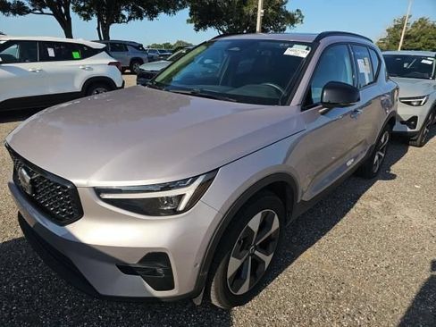 Used 2026 Volvo XC40 B5 Plus AWD/4WD image 3