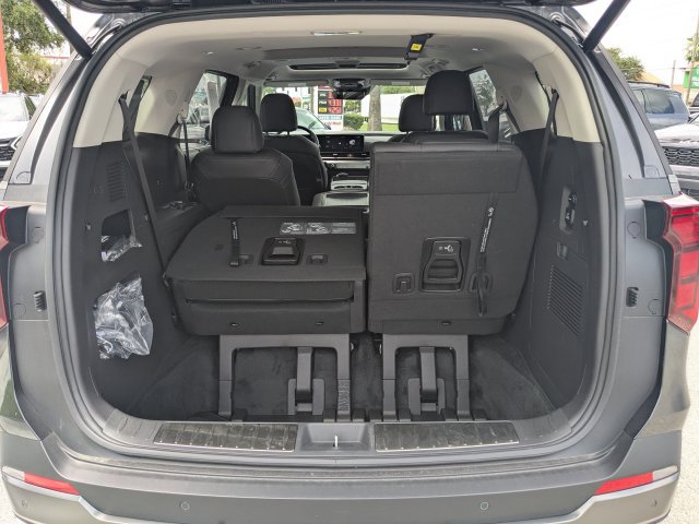 Certified 2026 Kia Carnival SX w/ SX Dark Edition Package FWD image 11