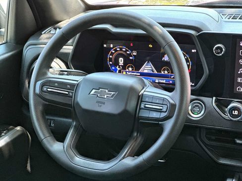 Used 2025 Chevrolet Colorado Trail Boss AWD/4WD image 27