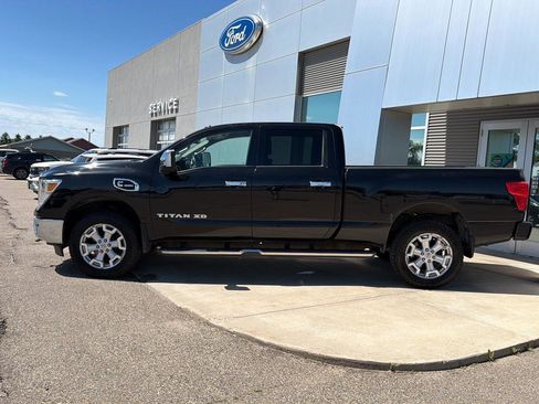 Used 2017 Nissan Titan SL AWD/4WD image 7