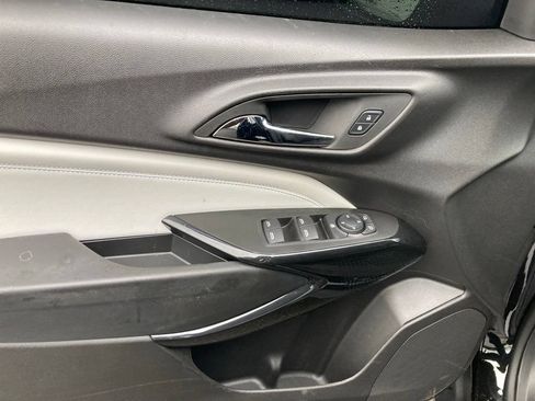 Used 2025 Chevrolet Trax LT FWD image 13