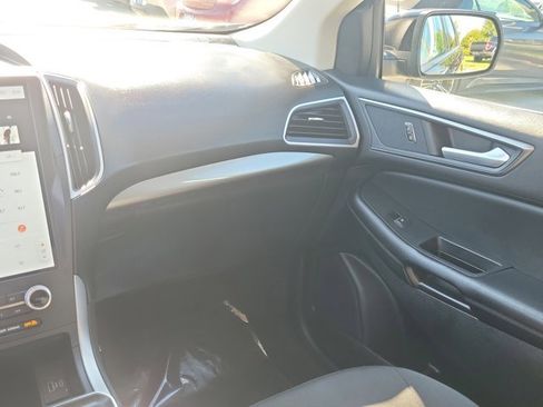 Used 2022 Ford Edge SE w/ Black Appearance Package image 18