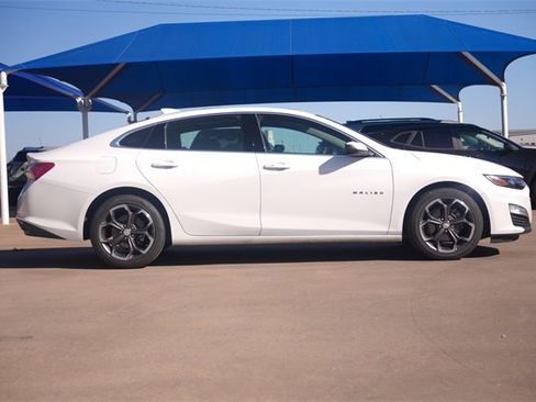 Used 2022 Chevrolet Malibu LT image 3