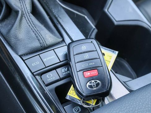 Used 2025 Toyota Camry SE w/ Convenience Package FWD image 15