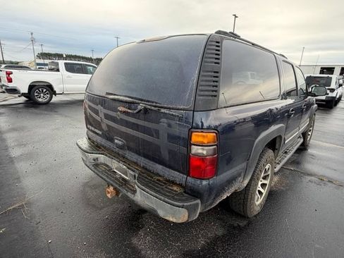 Used 2005 Chevrolet Suburban LT w/ Preferred Equipment Group AWD/4WD image 5
