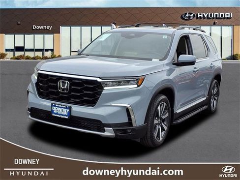 Used 2023 Honda Pilot Touring image 1