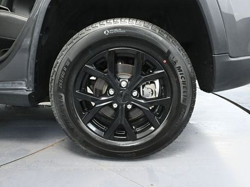 Used 2024 Jeep Grand Cherokee Altitude image 15