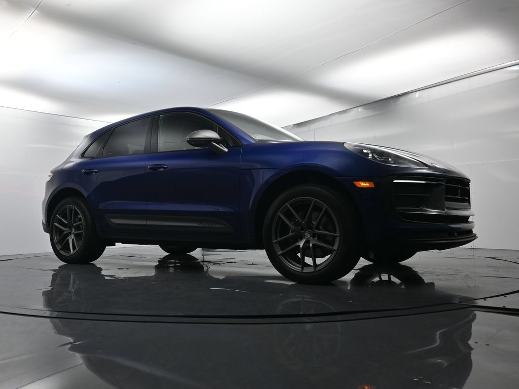 Certified 2025 Porsche Macan AWD/4WD image 53