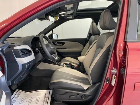 Used 2025 Subaru Forester Limited AWD/4WD image 11