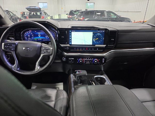 Used 2025 Chevrolet Silverado 1500 LT Trail Boss w/ LT Trail Boss Premium Package AWD/4WD image 9