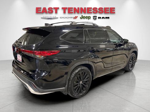 Used 2023 Toyota Highlander XSE FWD image 3
