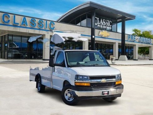 Used 2025 Chevrolet Express 3500 w/ Power Convenience Package image 2