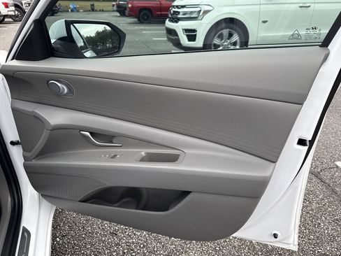Used 2024 Hyundai Elantra SEL image 14
