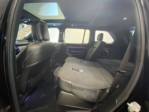 Used 2022 Jeep Grand Cherokee Overland image 16