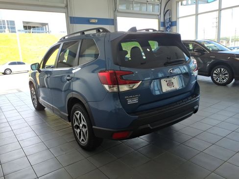Certified 2023 Subaru Forester Premium AWD/4WD image 7