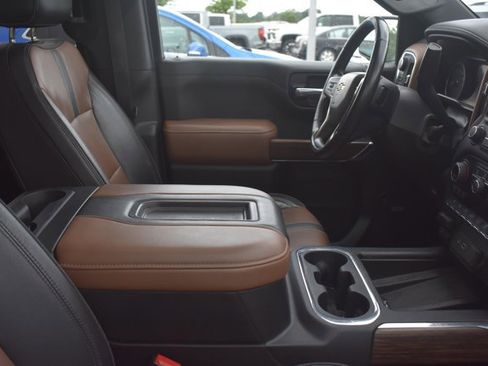 Used 2021 Chevrolet Silverado 1500 High Country w/ Technology Package AWD/4WD image 3