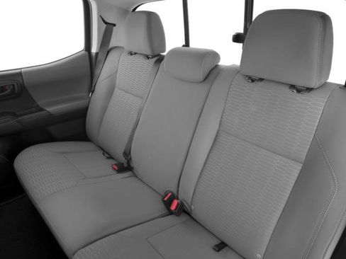 Used 2018 Toyota Tacoma TRD Sport image 14