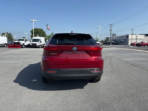 Used 2023 Toyota Venza LE AWD/4WD image 5