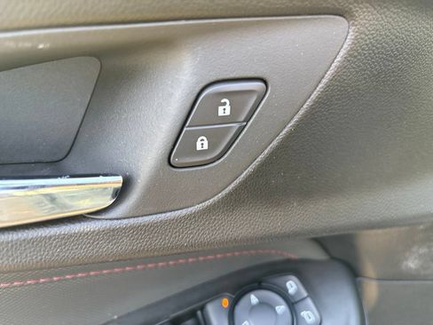 Used 2023 Chevrolet TrailBlazer RS w/ Convenience Package FWD image 13