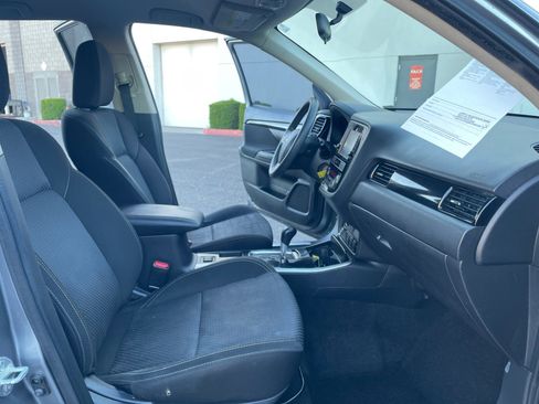 Used 2019 Mitsubishi Outlander ES image 19