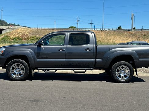 Used 2014 Toyota Tacoma 4x4 Double Cab w/ Limited Package image 6