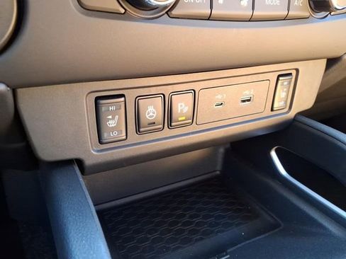 Used 2025 Nissan Frontier SV w/ SV Convenience Package image 27