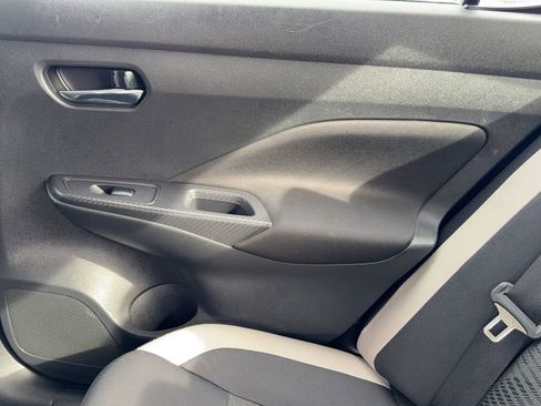 Used 2021 Nissan Versa SV image 29