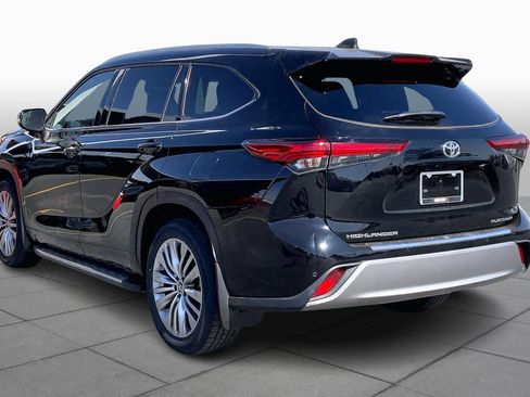 Used 2023 Toyota Highlander Platinum image 12