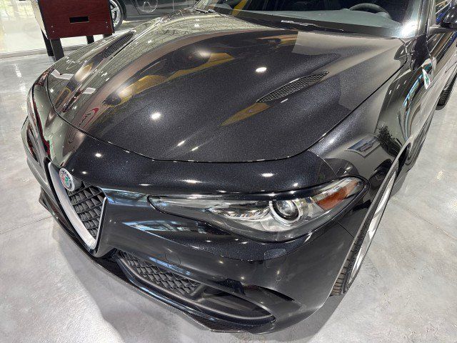 Used 2018 Alfa Romeo Giulia Quadrifoglio w/ Driver Assist Dynamic Package RWD image 26