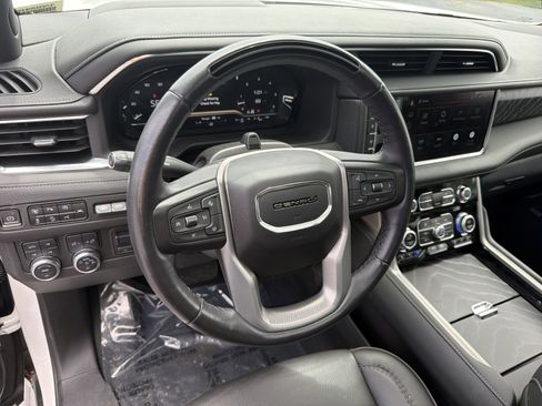 Used 2023 GMC Yukon Denali w/ Denali Reserve Package AWD/4WD image 17