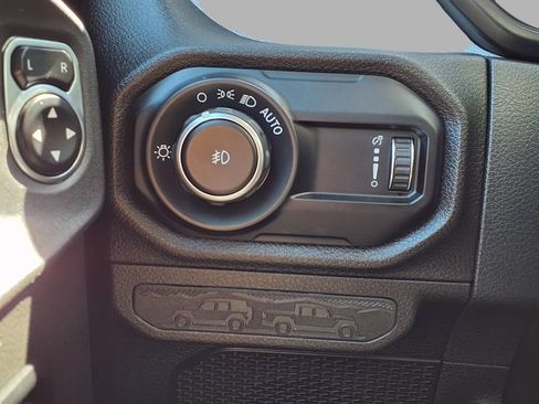 Used 2025 Jeep Wrangler Unlimited Sport AWD/4WD image 17