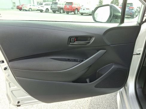 Used 2025 Toyota Corolla LE FWD image 14