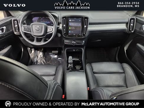 Used 2024 Volvo XC40 B5 Plus image 7