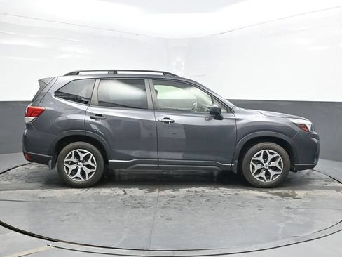 Used 2020 Subaru Forester Premium AWD/4WD image 9