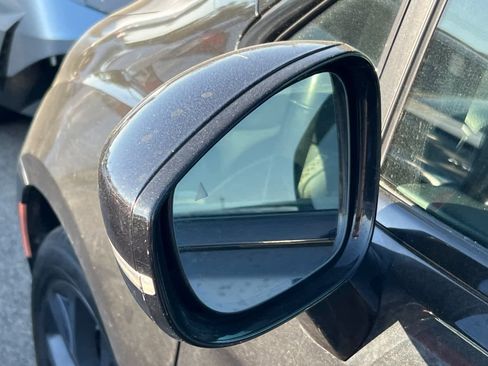 Used 2019 Chrysler Pacifica Limited w/ Advanced Safetytec Group image 8