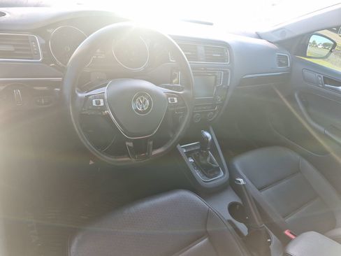 Used 2017 Volkswagen Jetta SEL FWD image 8