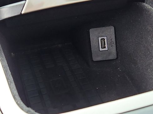 Used 2019 Lincoln Nautilus Select image 26