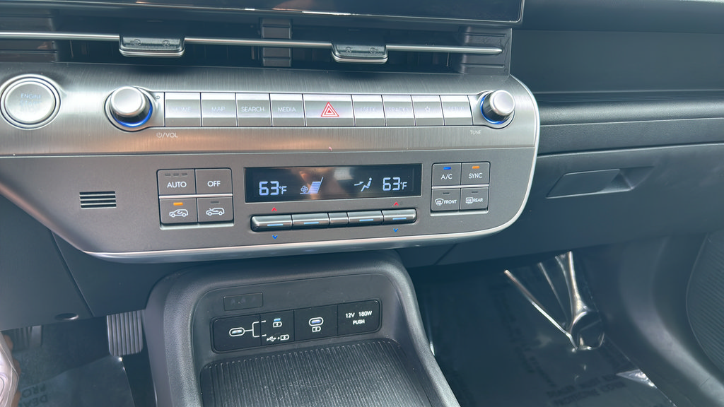 Used 2025 Hyundai Kona SEL AWD/4WD image 17