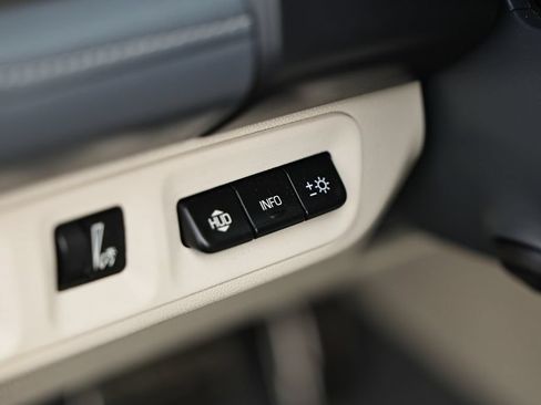 Used 2023 GMC Acadia Denali w/ Denali Technology Package FWD image 20