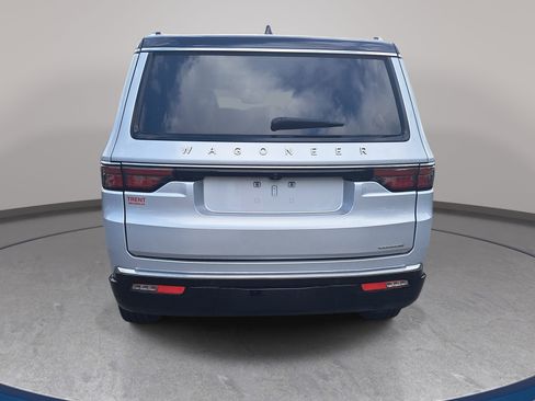 Used 2024 Jeep Wagoneer Series II w/ Premium Group I AWD/4WD image 6