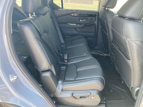 New 2025 Honda Pilot Touring image 6